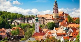 Прага - златният град, със самолет и обслужване на български език!