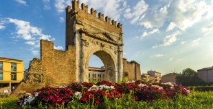 Екскурзия в ИТАЛИЯ - Скритите съкровища на РИМИНИ и МАРКЕ - със самолет и обслужване на български език!