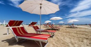 Почивка в ИТАЛИЯ - РИМИНИ, хотел Vittoria 4* - с директен полет до Римини и обслужване на български език! Специална ваканционна програма за над 55 годишни & Приятели! Гарантирани места!